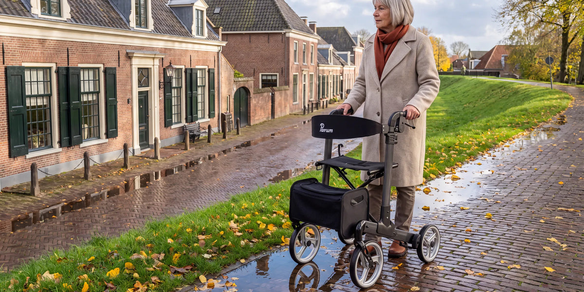 Parvum Luxo in anthracite on wet cobbles after the rain; a woman looks at the old houses on the street.